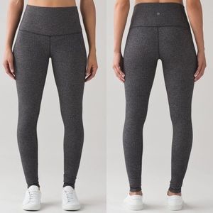 Lululemon women’s herringbone Wunder Under hi- rise leggings size 2. EUC!